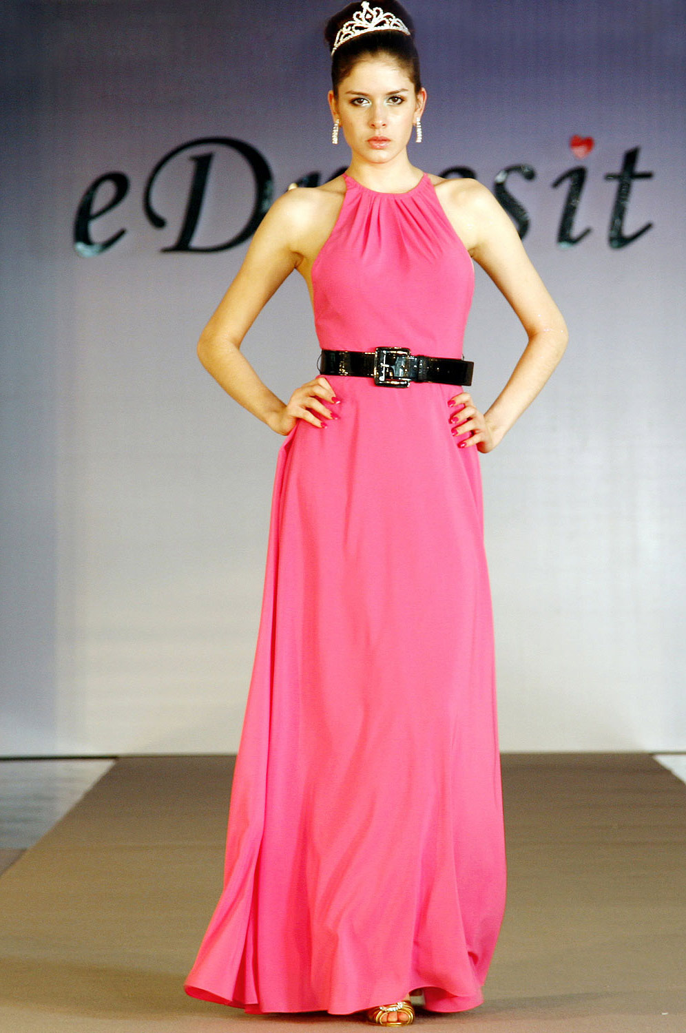 Charmante Robe de Soiree avec Ceinture Noire