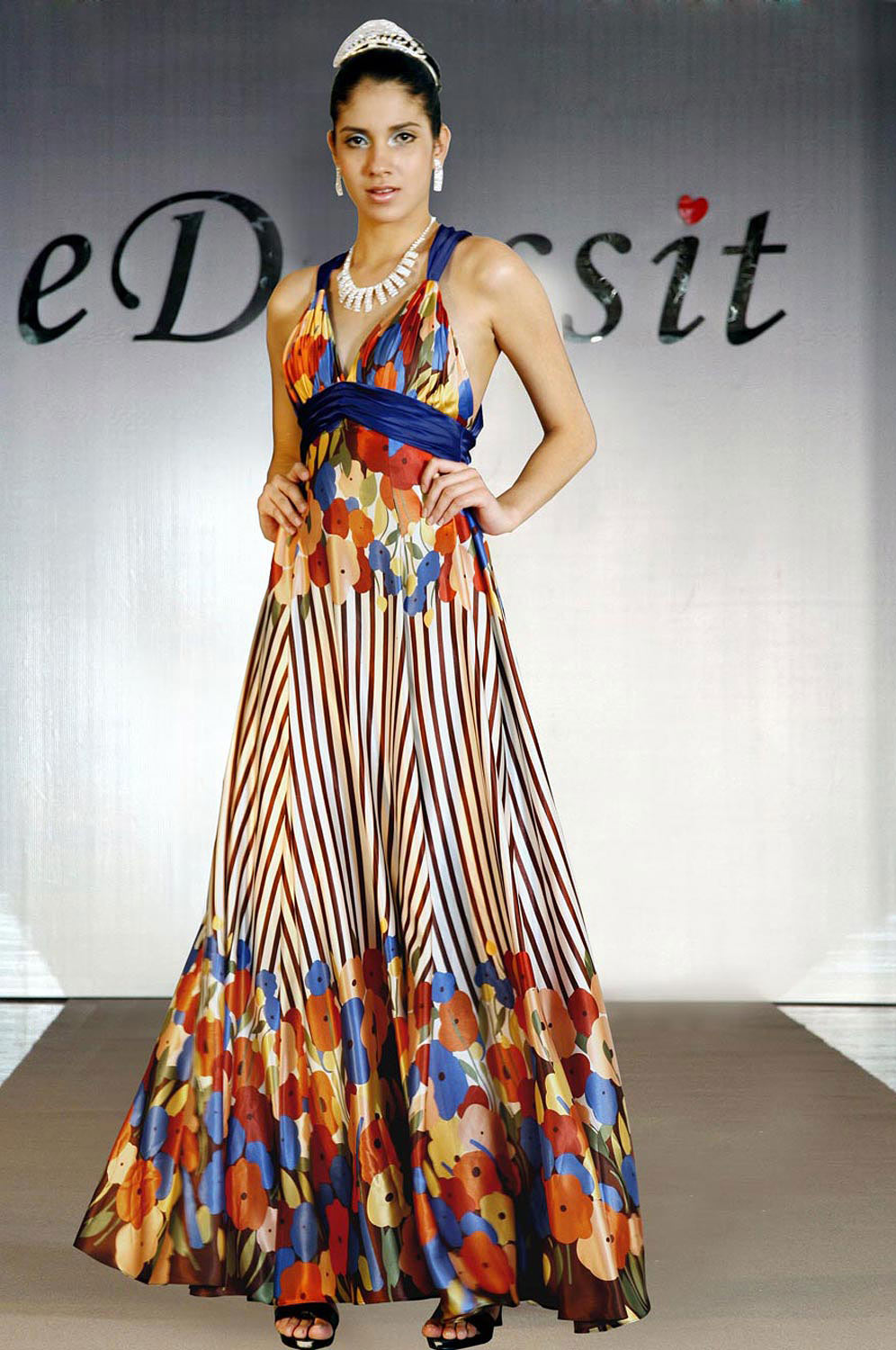 ON SALE !   NUEVO VESITDO DE NOCHE  ESTAMPADO FLORES/ V-CUT