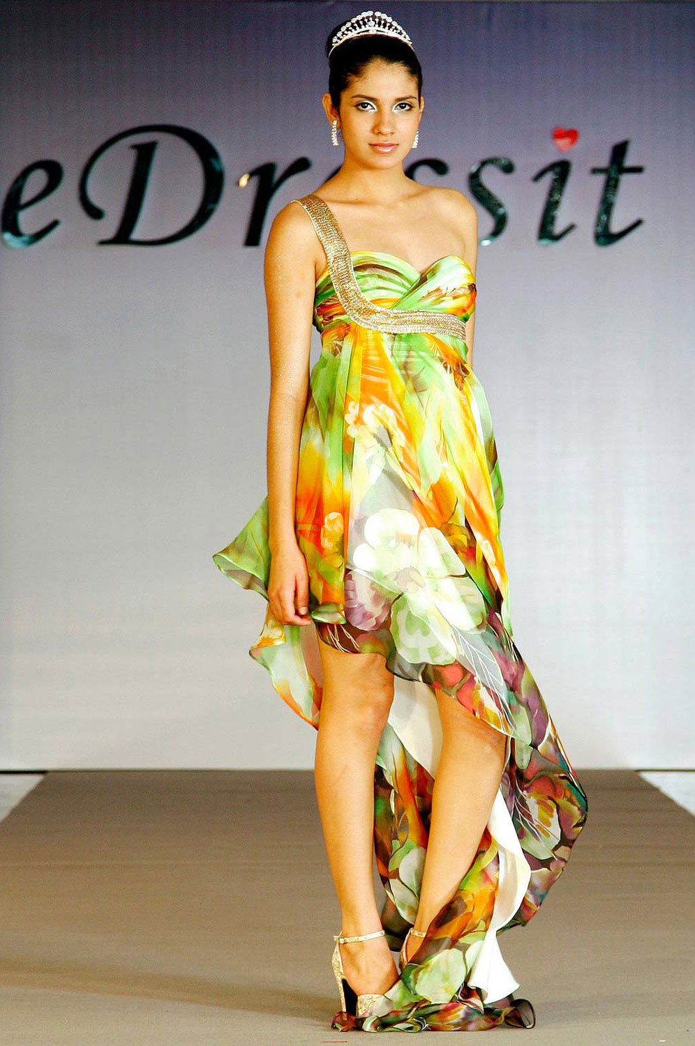 Robe impriméea Bretelle de Paillettes