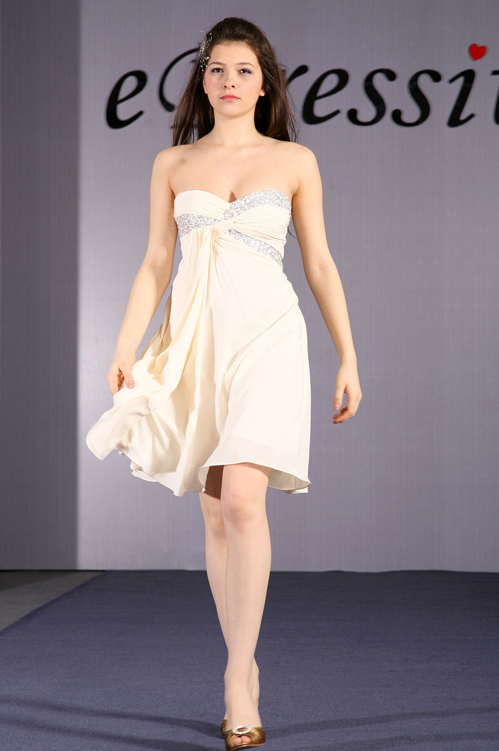  Sublime Robe de Soirée  sans bretelles et plissé