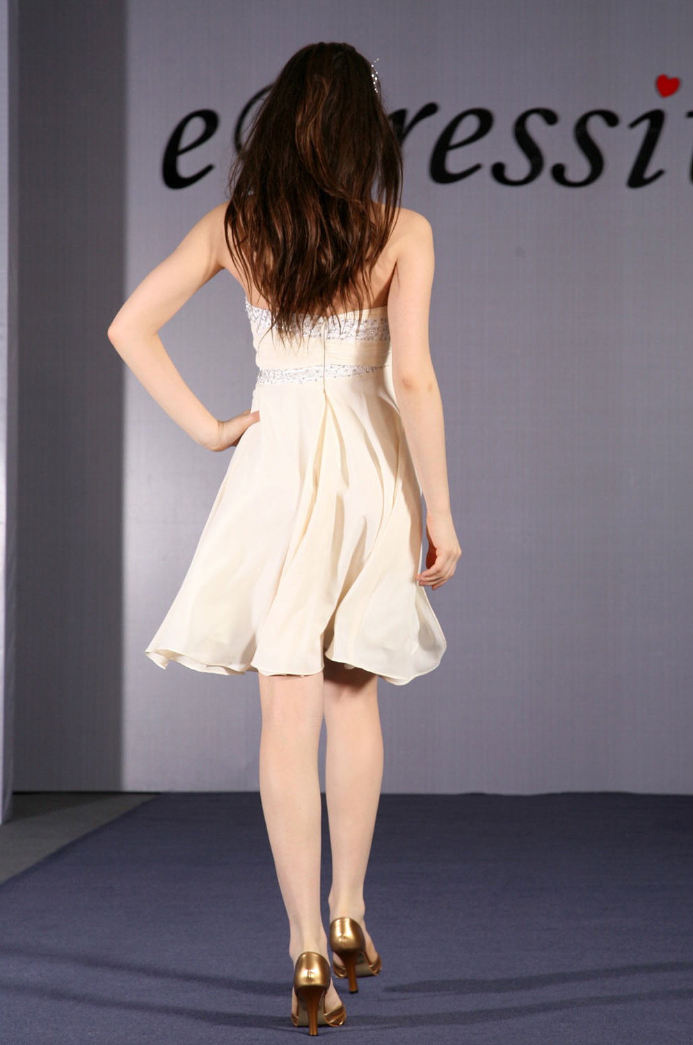  Sublime Robe de Soirée  sans bretelles et plissé