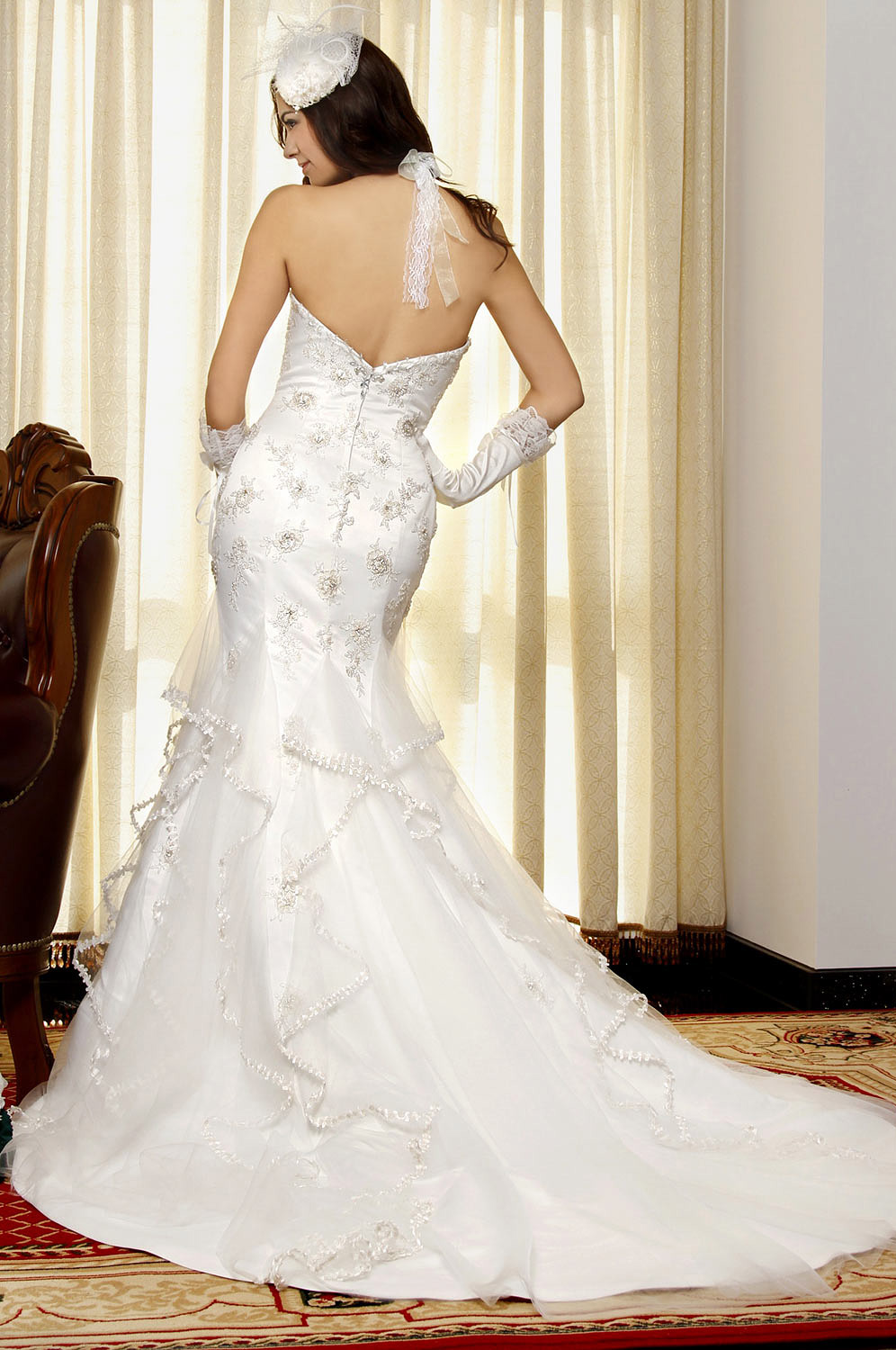 чистое белое великолепное свадебное платье