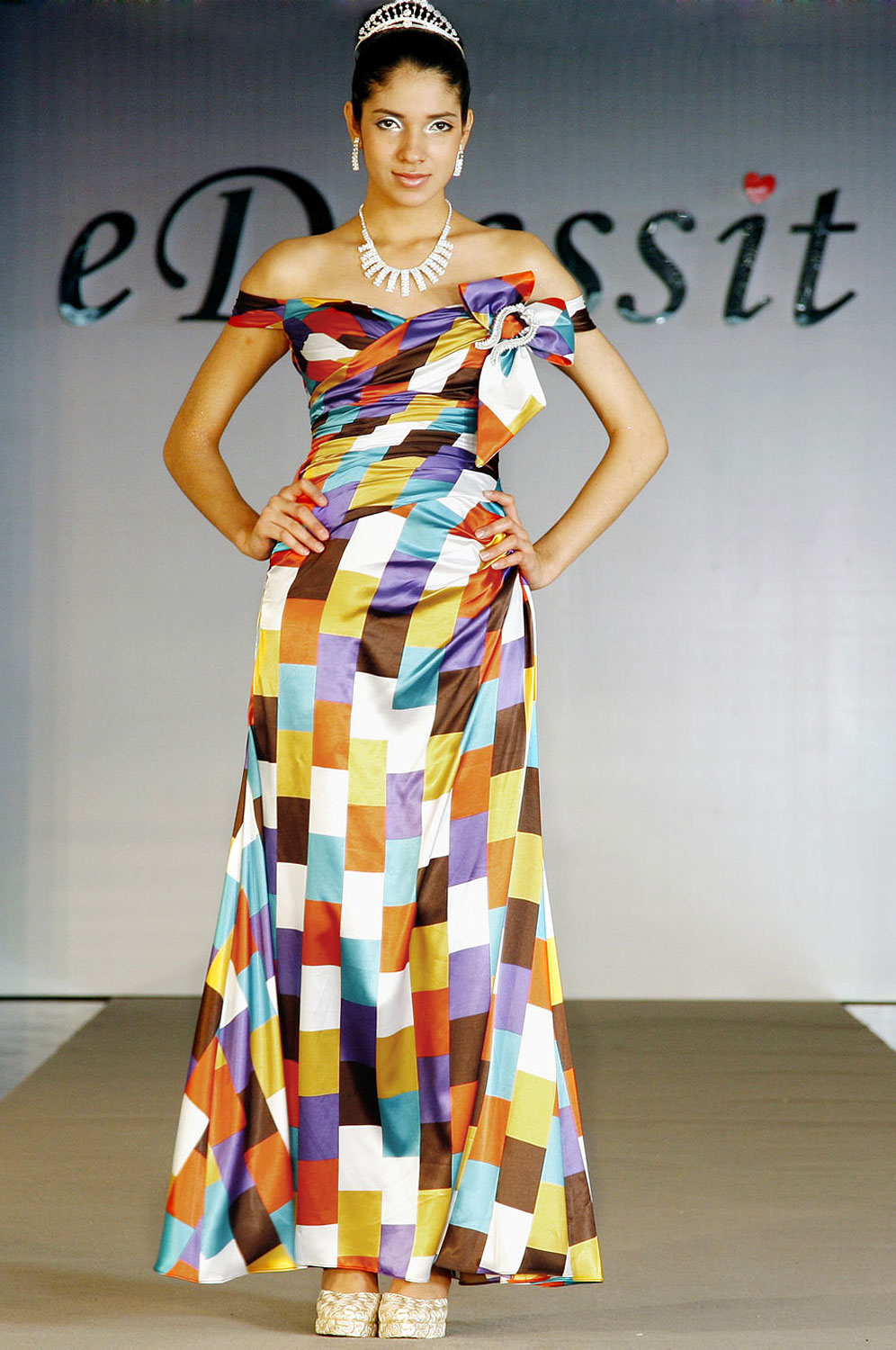 ON SALE !    LARGO VESITDO DE NOCHE/  CON LAZO