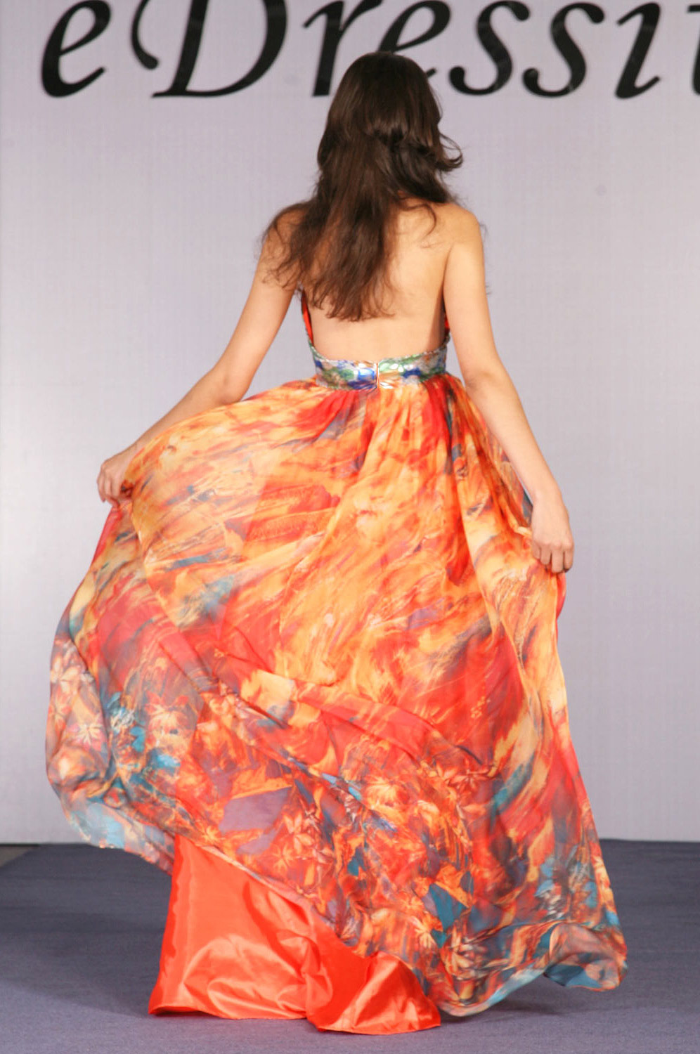 Halter-und V-Ausschnitt Sexy Abendkleid