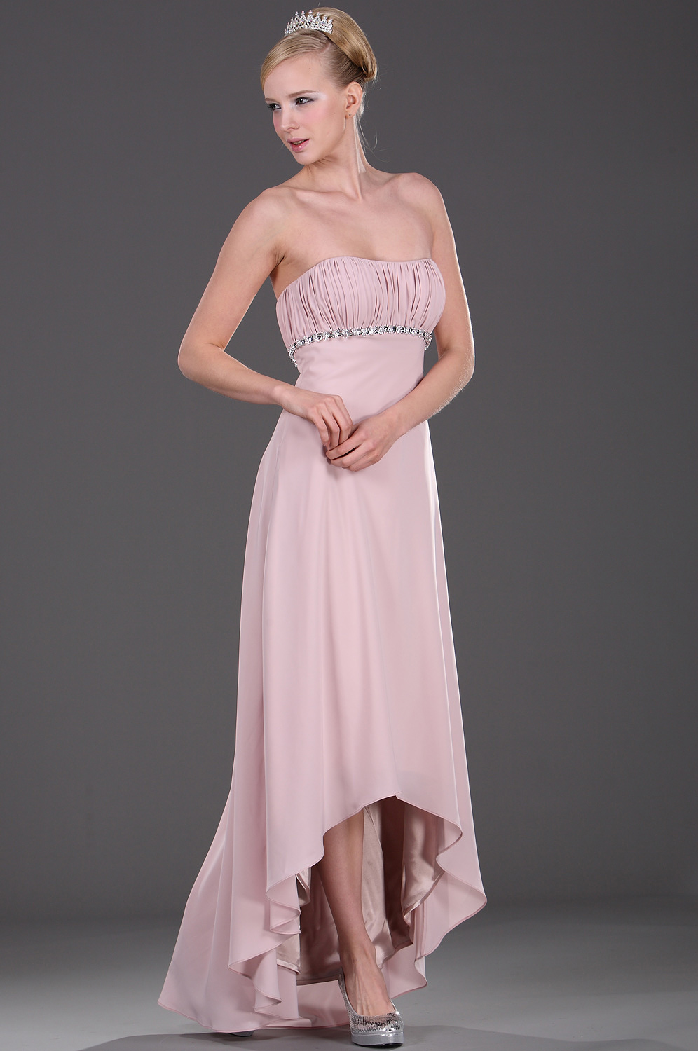 Vestido de Dama sin Tirante  con Adornos