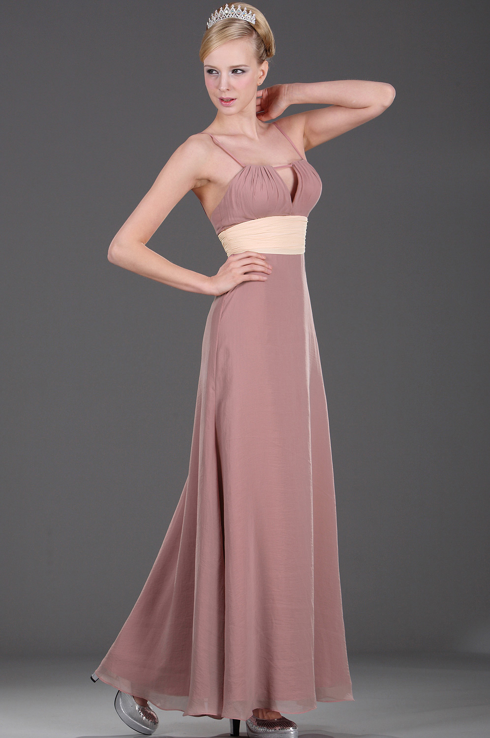 Elegante Vestido de Dama