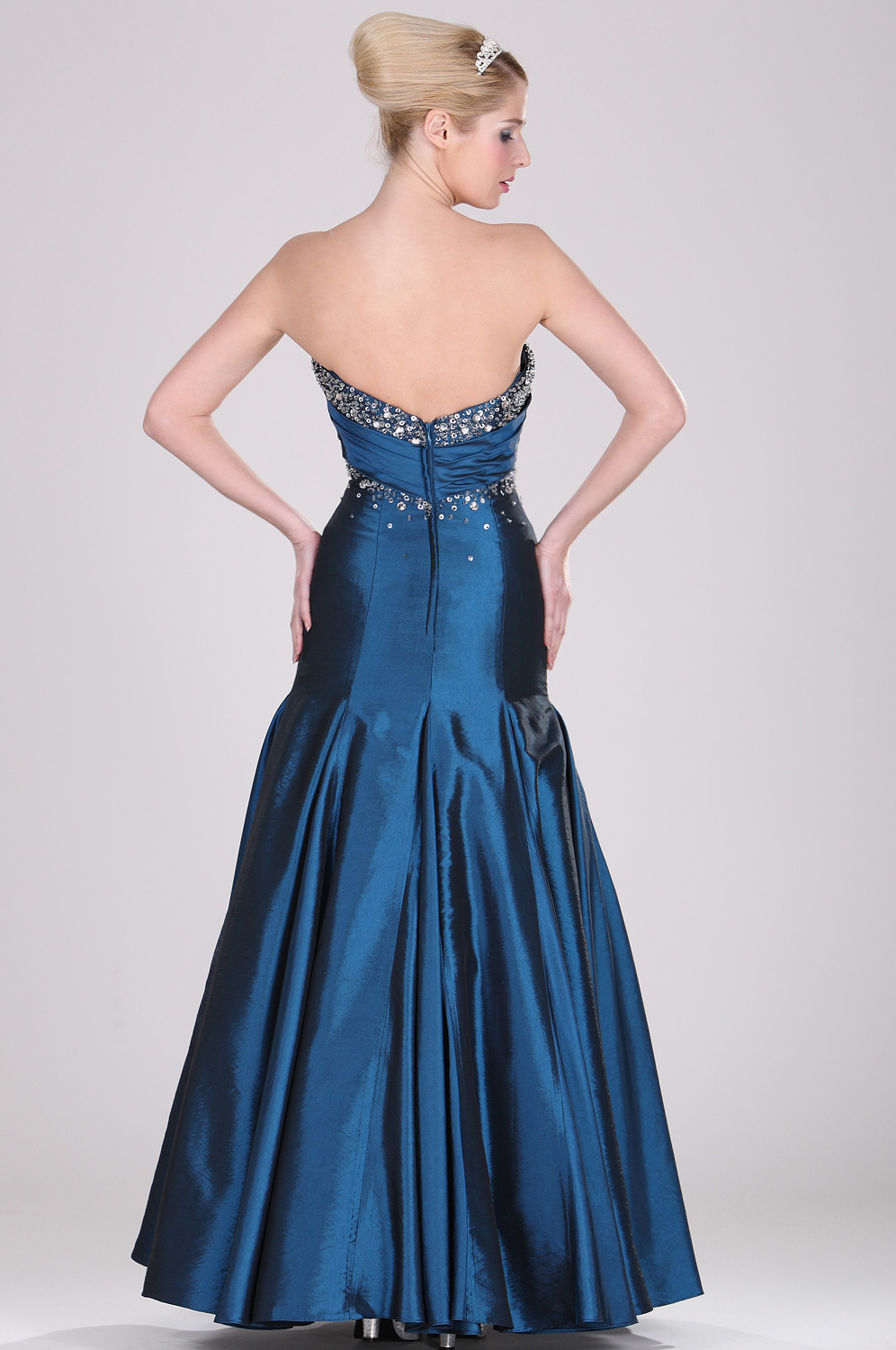 Graceful Strapless Wedding Gown