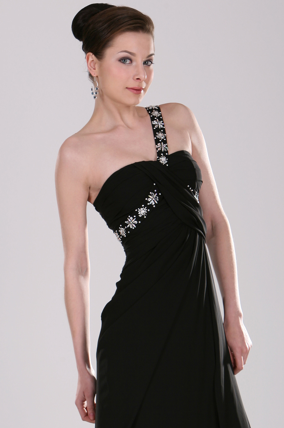 Ein-Schulter schwarz Perlen Abendkleid