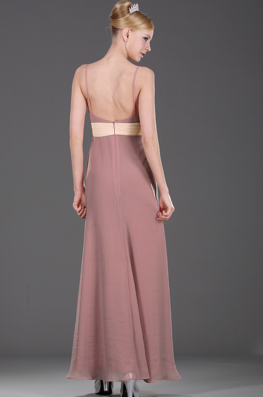 Elegante Vestido de Dama