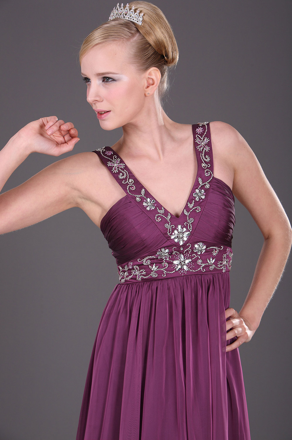 Träger  V-Schnitt Perlen lila  Abendkleid