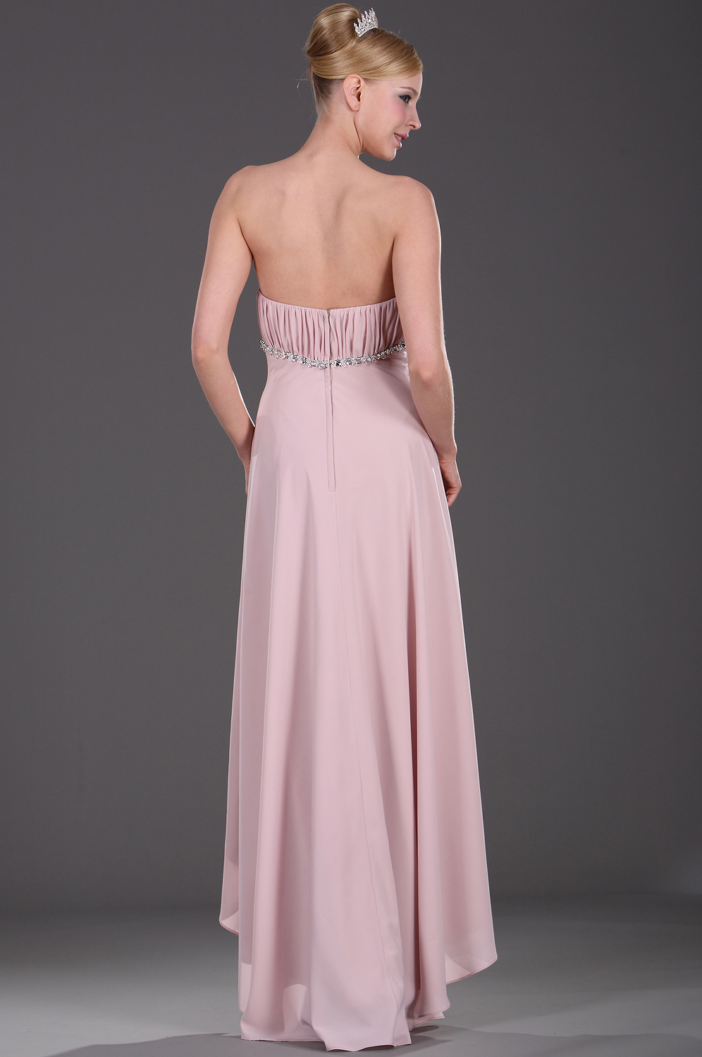 Vestido de Dama sin Tirante  con Adornos