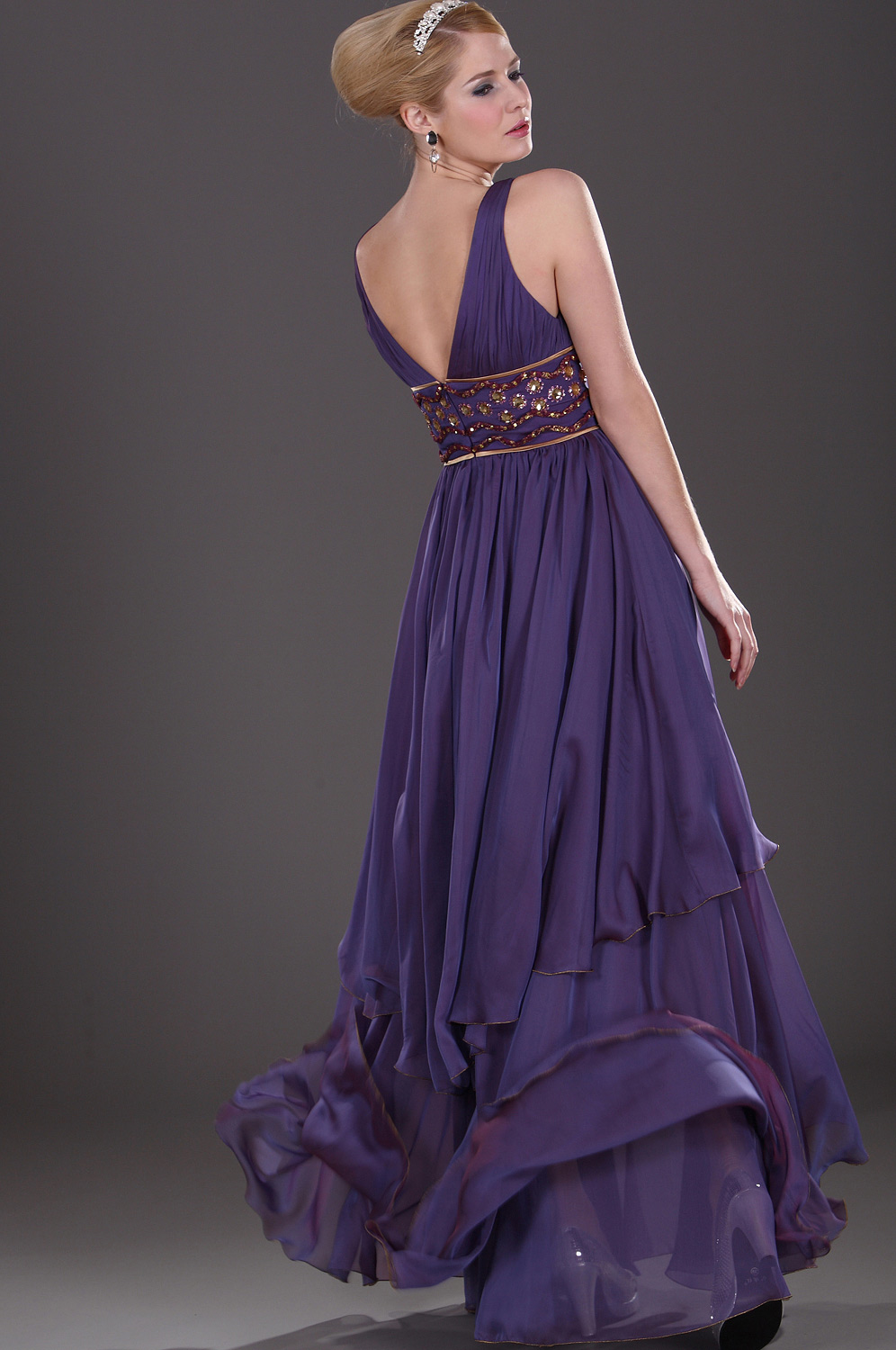 Träger  V-Schnitt scharmant lila  Abendkleid