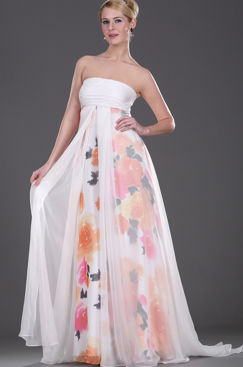 Очаровательное вечернее платье без бретелек