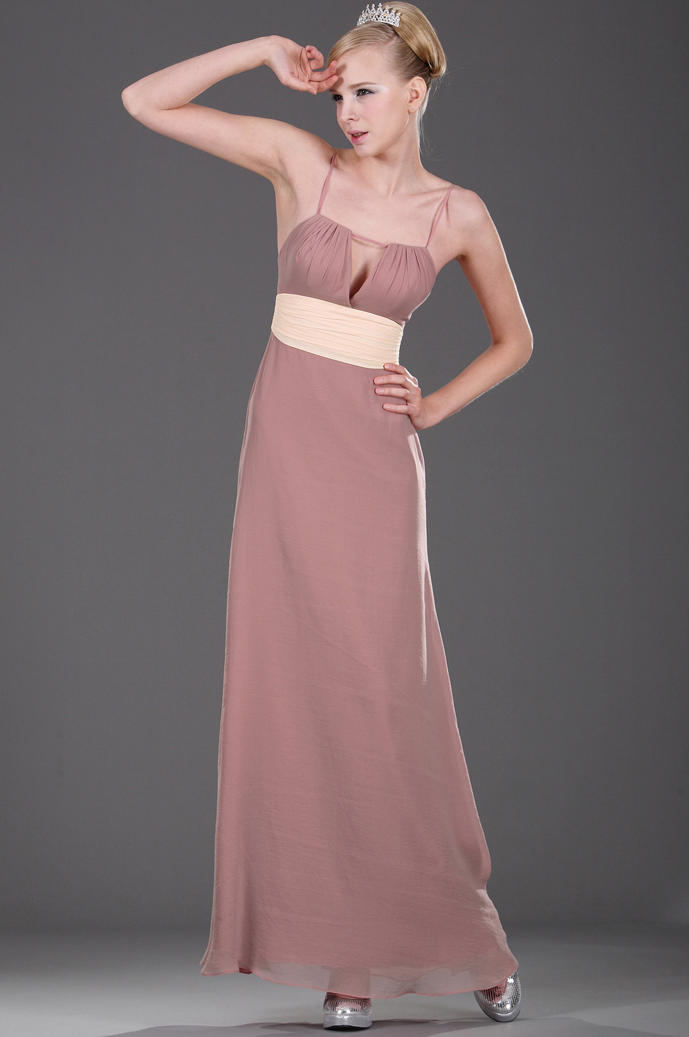 Elegante Vestido de Dama