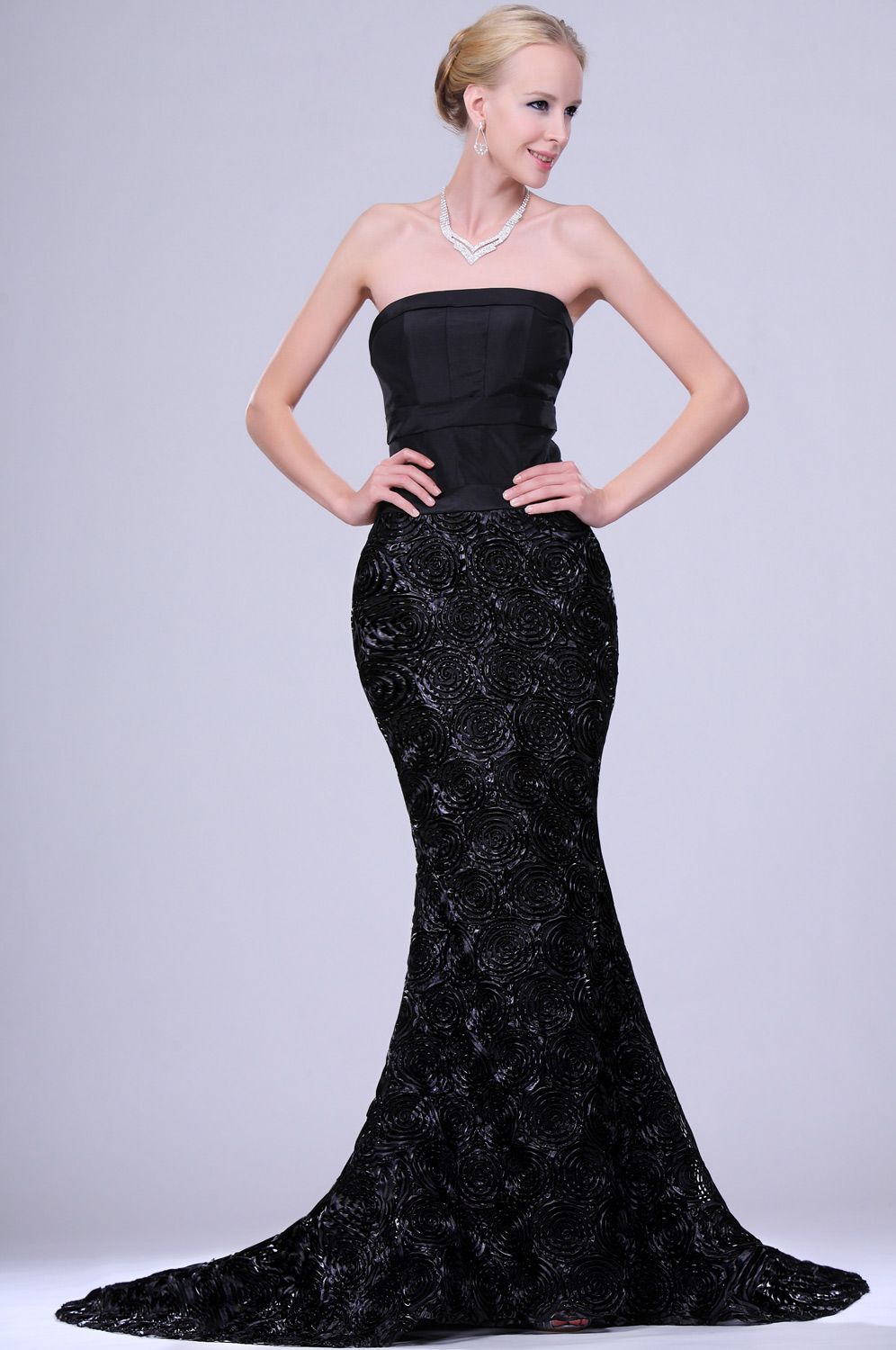 New Elegant Black Strapless Gown with Train