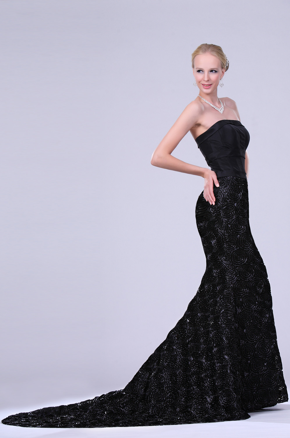 New Elegant Black Strapless Gown with Train