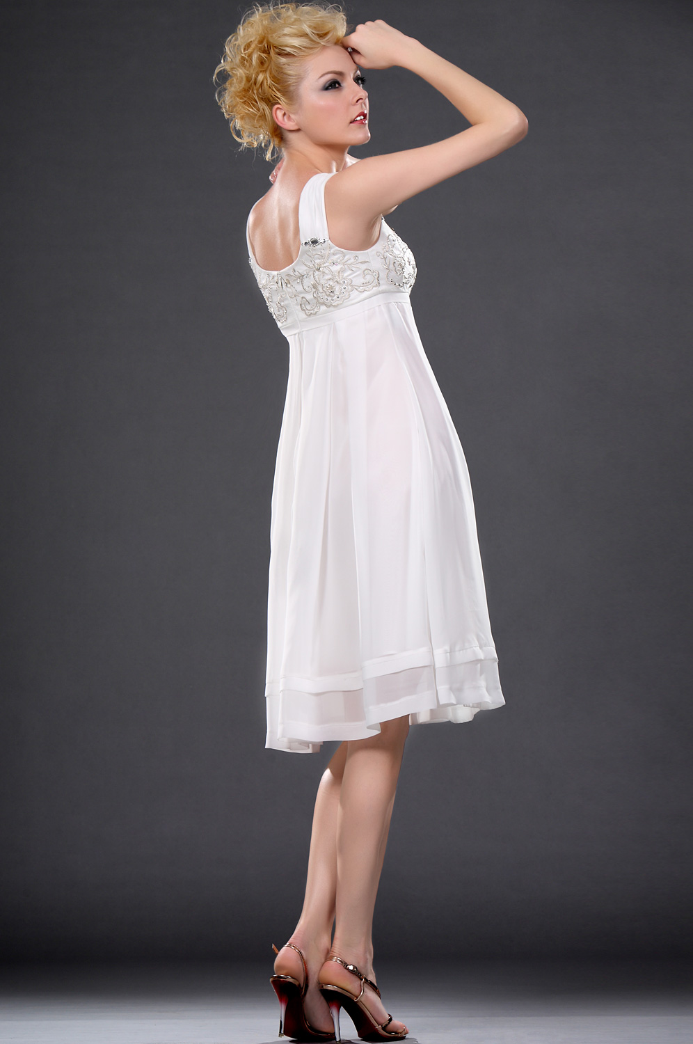 Elegante Vestido de Coctel Blanco