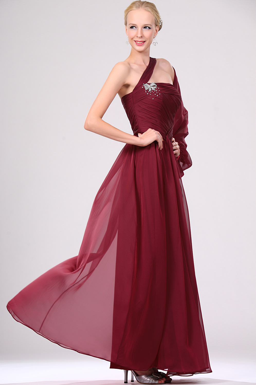 новое  мерцающее вечернее платье