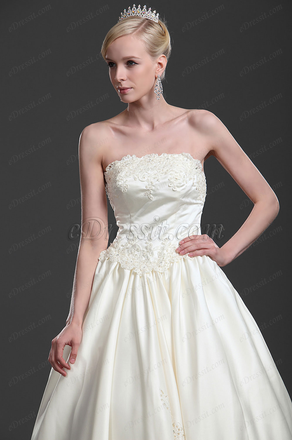 Graceful Strapless Wedding Gown