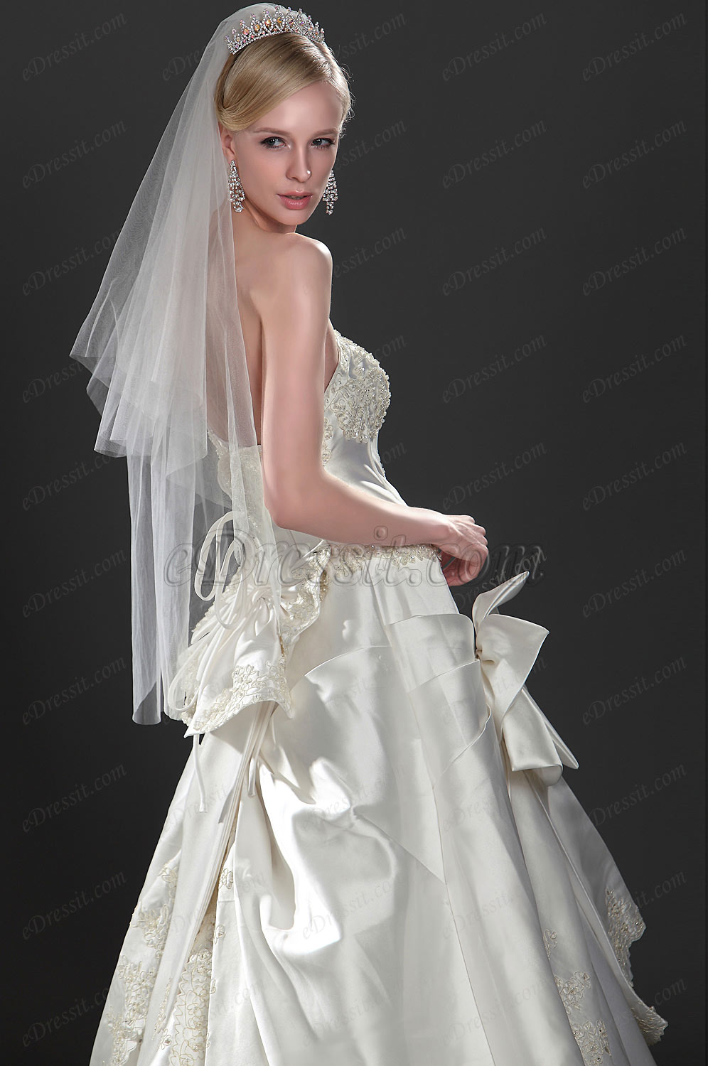 Superbe Robe de Mariee avec Traine