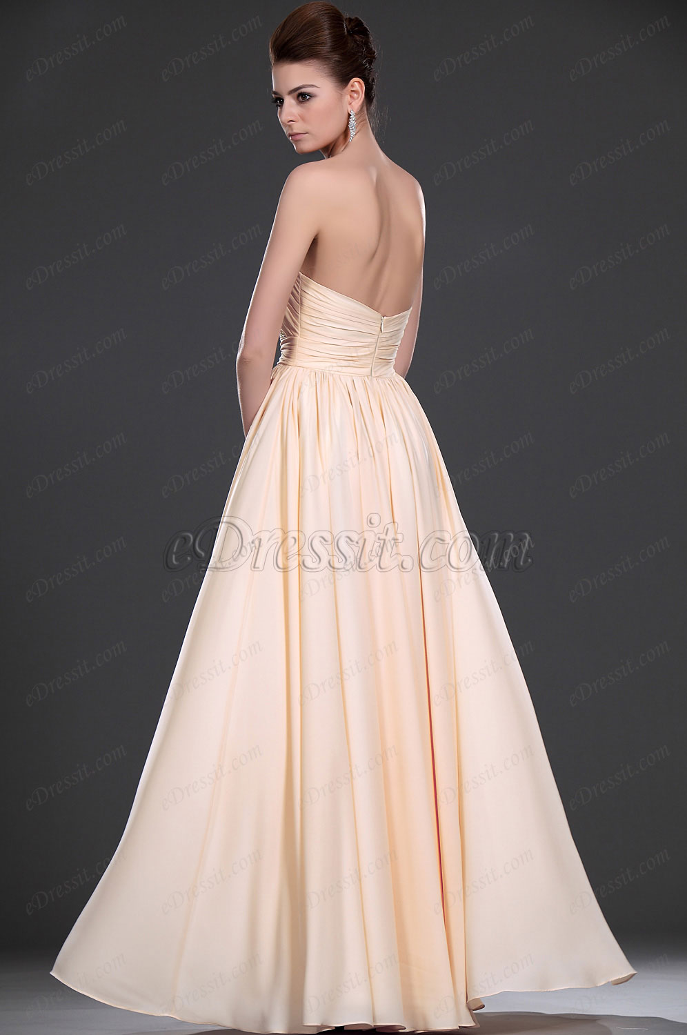 Новое привлекательное  вечернее платье без бретелек