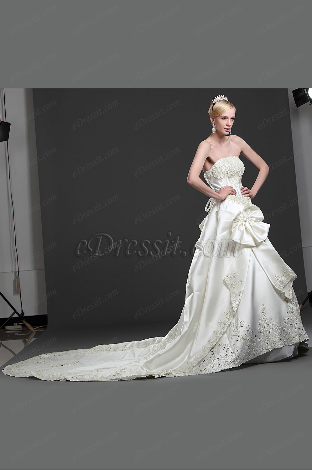 Superbe Robe de Mariee avec Traine