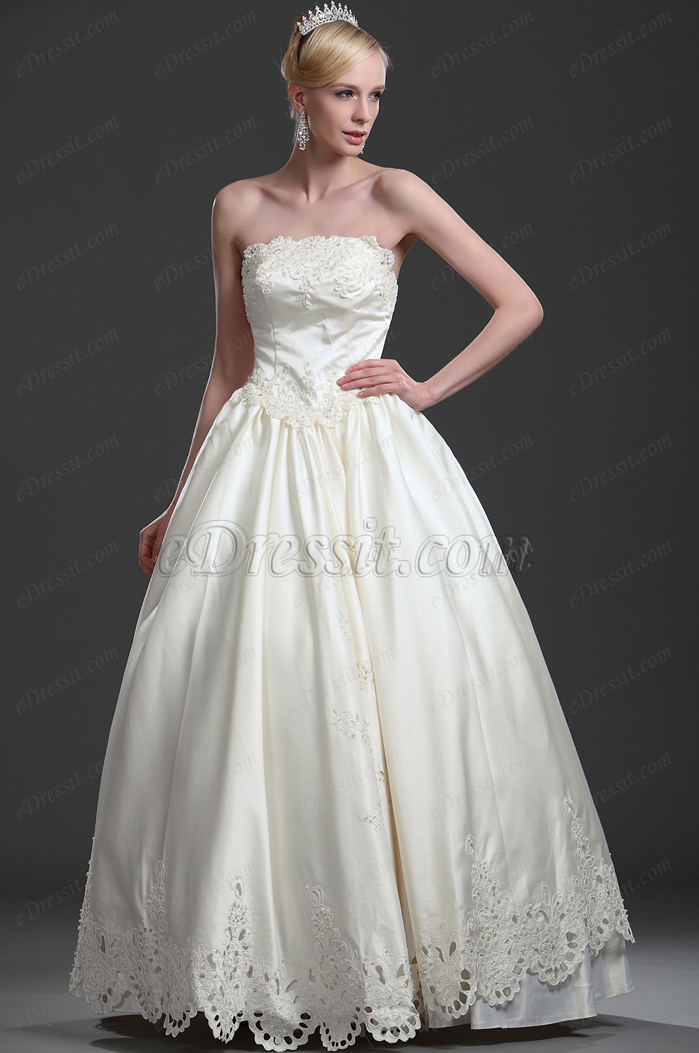 Graceful Strapless Wedding Gown