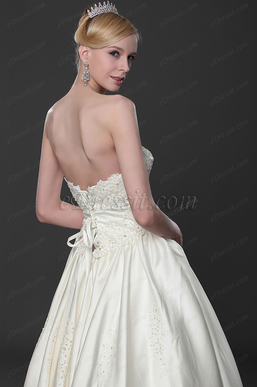 Graceful Strapless Wedding Gown