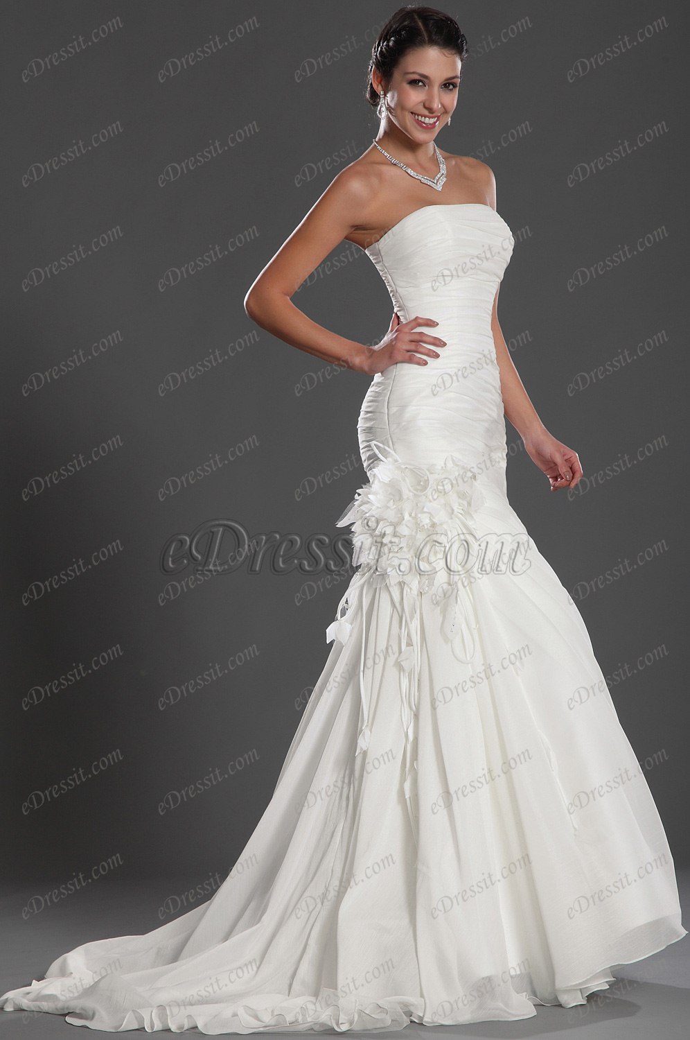 Alluring Strapless Wedding Gown