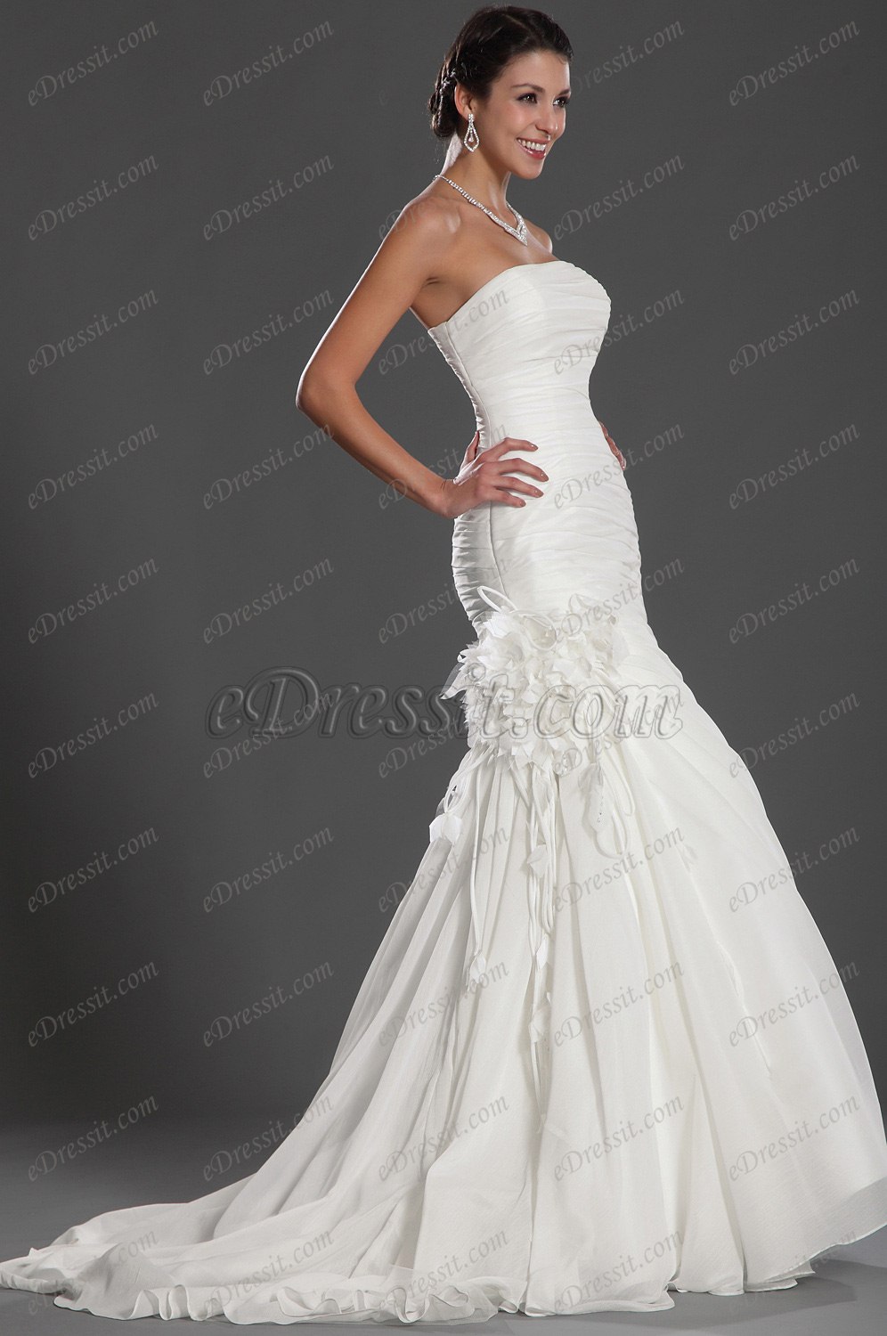 Alluring Strapless Wedding Gown