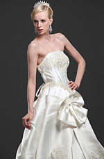 New Elegant Wedding Gown with Train