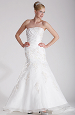 Graceful Strapless Wedding Gown