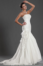 Alluring Strapless Wedding Gown