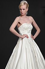 Elegant Strapless Wedding Gown