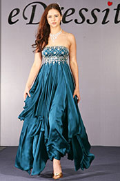 элегантное серебряное вечернее платье