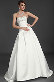Graceful Strapless Wedding Gown