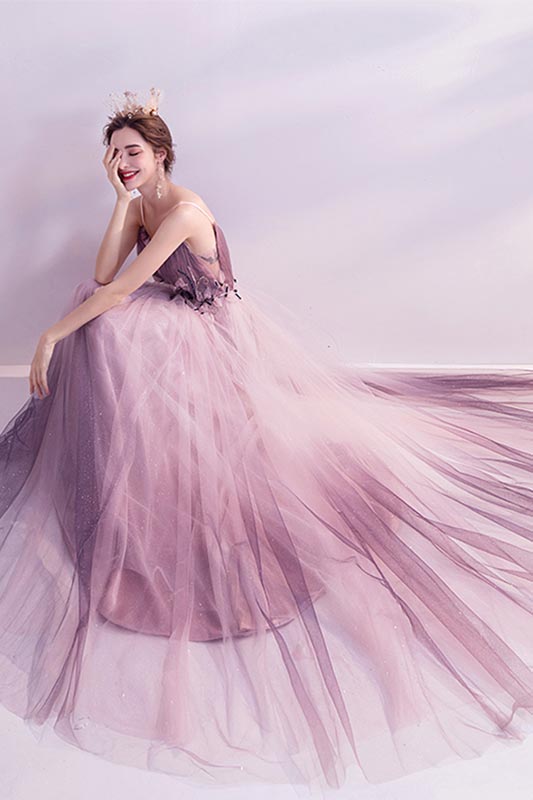 Vestido de noche de tul púrpura con corte en V de espagueti