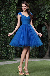 Robe de cocktail décolleté coeur drapée avec bretelles en dentelle