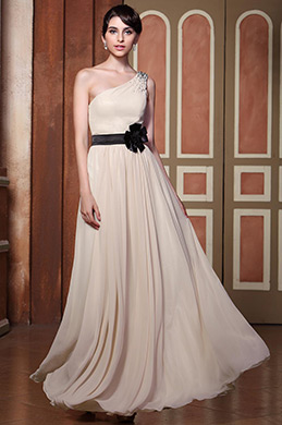 Robe de soirée beige coupe simple asymétrique Robe de soirée beige coupe simple asymétrique