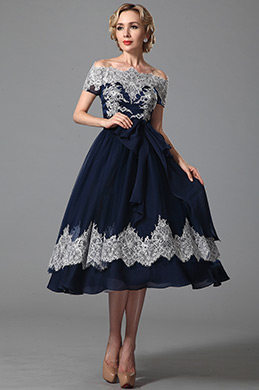 robe cocktail bleu marine rétro-chic avec dentelle