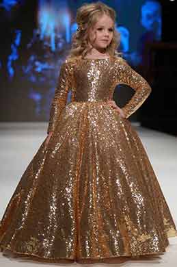 Золотое платье с длинными рукавами и блестками