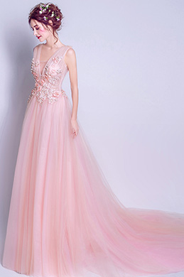 Vestido de fiesta elegante con tirantes en color rosa